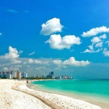 Women Only Rooms - Men Only Rooms - Free Wifi - Coffee Parking - Lockers Miami Bagian luar foto