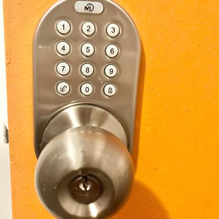 Women Only Rooms - Men Only Rooms - Free Wifi - Coffee Parking - Lockers Miami Bagian luar foto