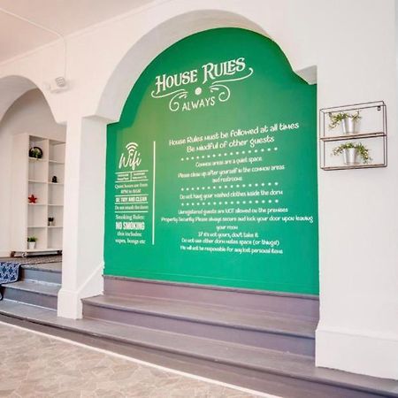 Women Only Rooms - Men Only Rooms - Free Wifi - Coffee Parking - Lockers Miami Bagian luar foto
