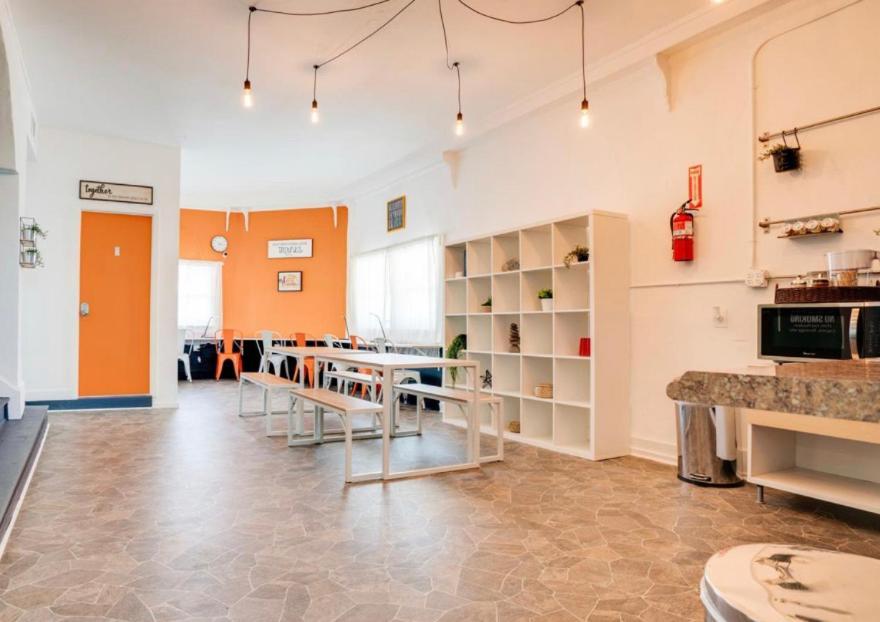 Women Only Rooms - Men Only Rooms - Free Wifi - Coffee Parking - Lockers Miami Bagian luar foto