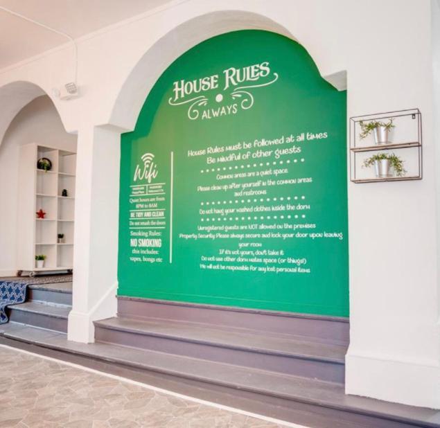 Women Only Rooms - Men Only Rooms - Free Wifi - Coffee Parking - Lockers Miami Bagian luar foto